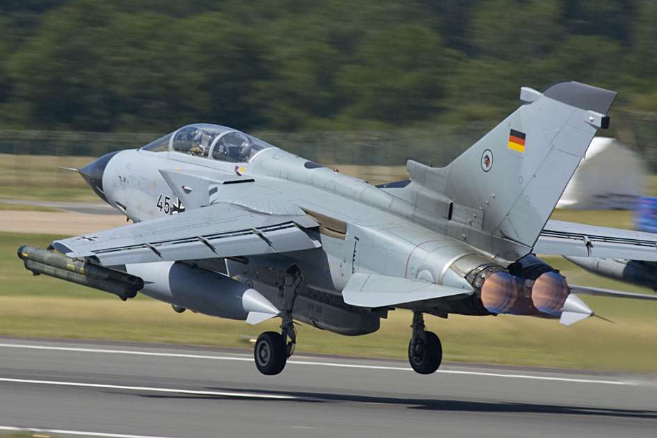 Panavia Tornado puzzle online from photo