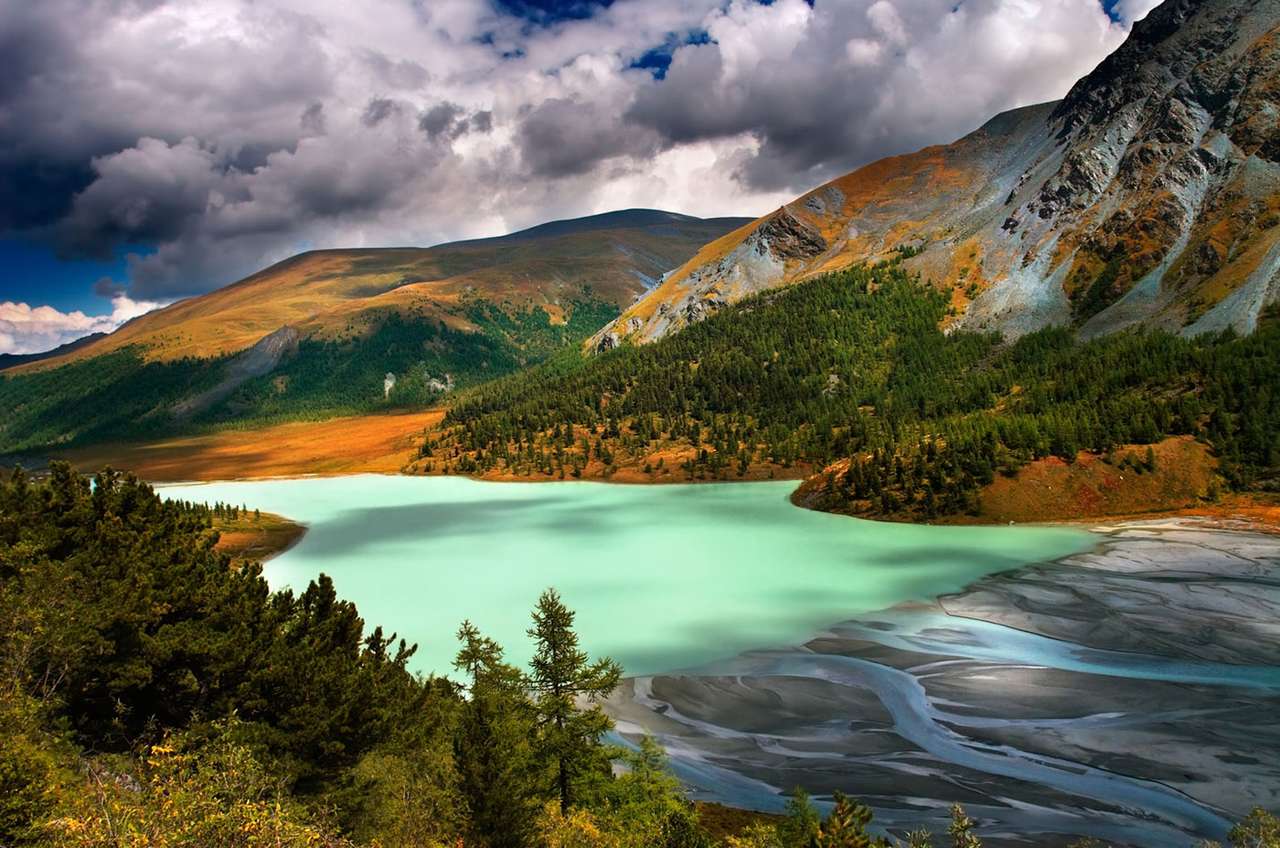 Езерото Akkem в планините Алтай (Русия) онлайн пъзел от снимка