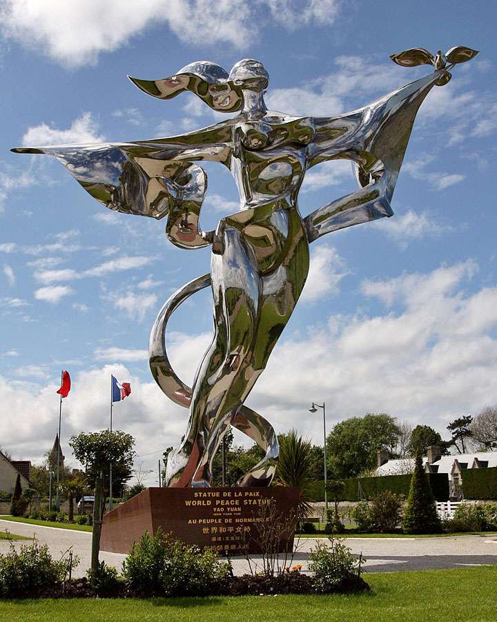 Estátua da Paz Mundial (França) puzzle online a partir de fotografia