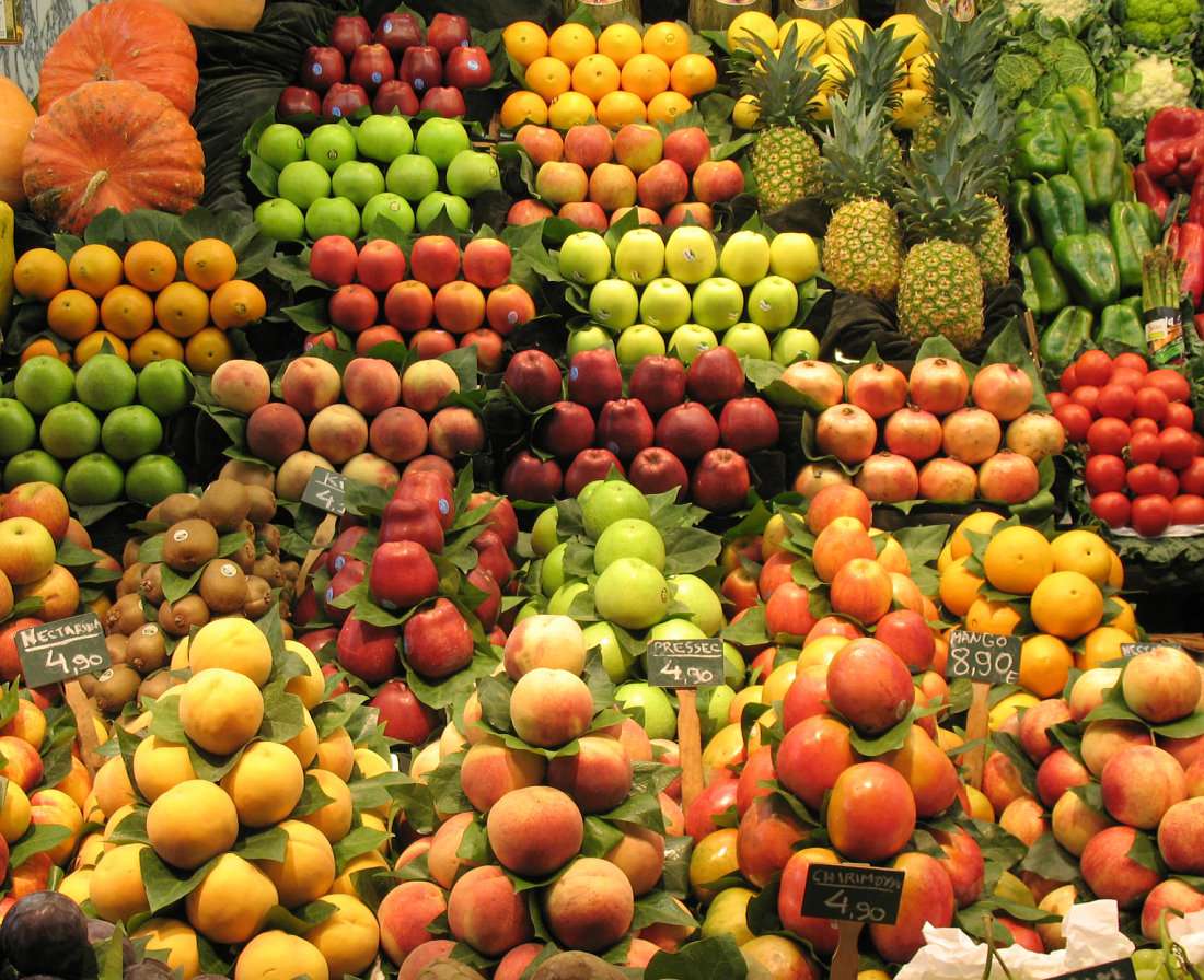 Fruit and vegetable stall puzzle online from photo