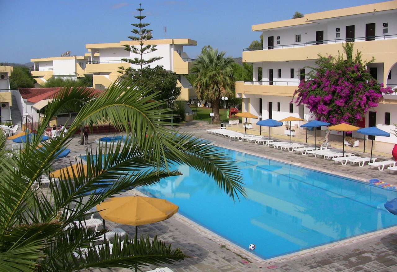 Hotel v destinaci Kolymbia (Řecko) puzzle online z fotografie