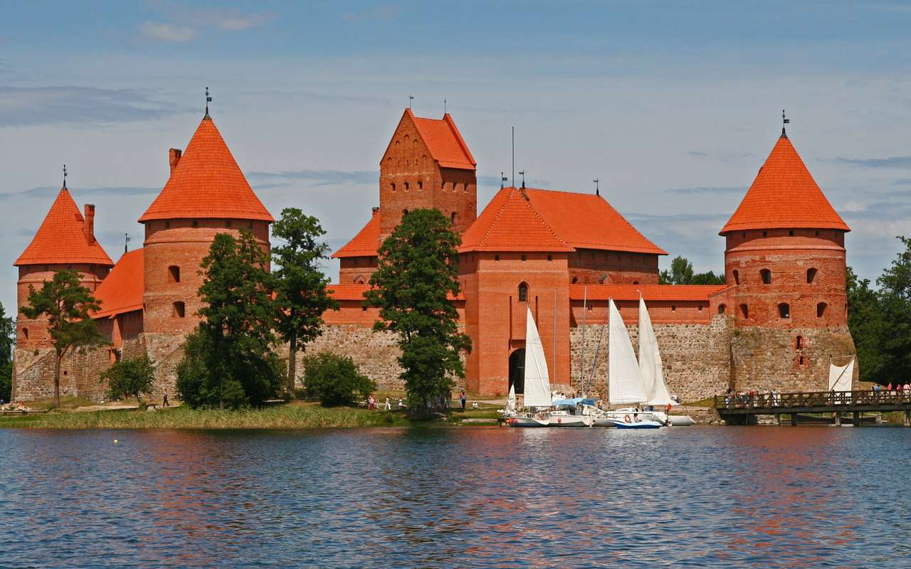 Hrad na ostrově Trakai (Litva) online puzzle