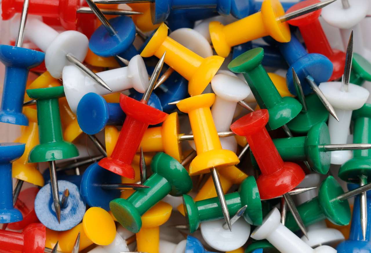 Thumbtacks puzzle online from photo