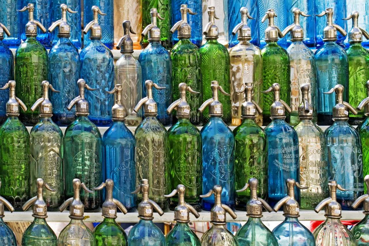 Sifões de refrigerante à moda antiga puzzle online a partir de fotografia