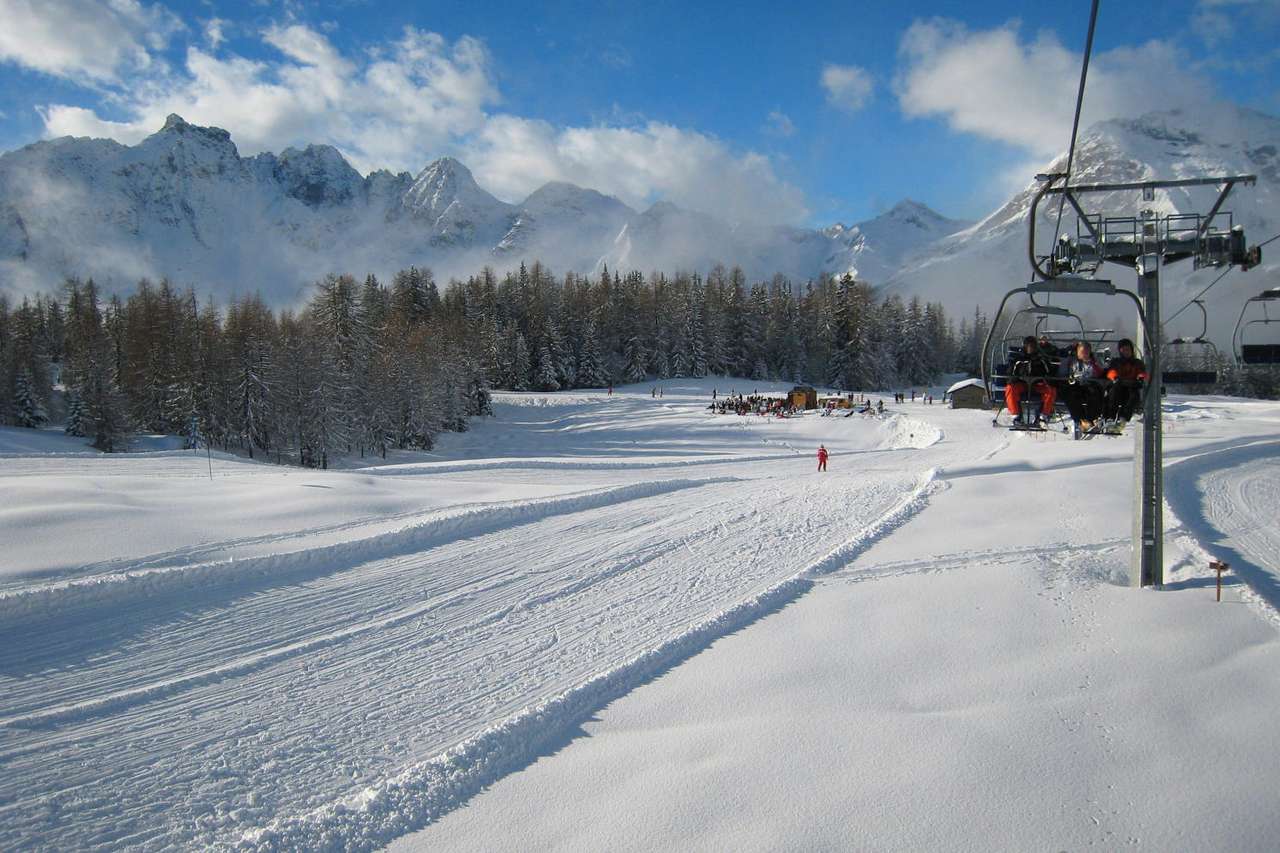 Piste de ski dans les Alpes italiennes puzzle en ligne