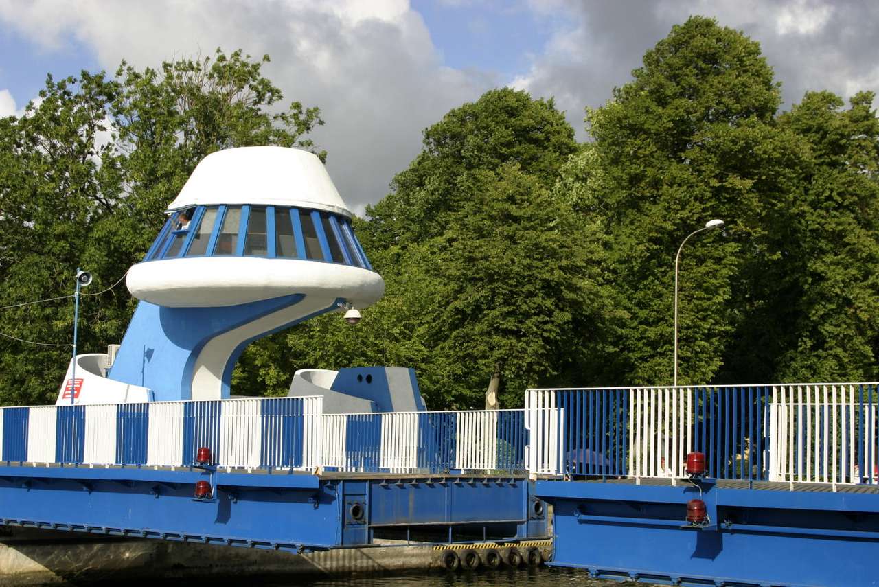 Retractable bridge in Darlowo (Poland) puzzle online from photo