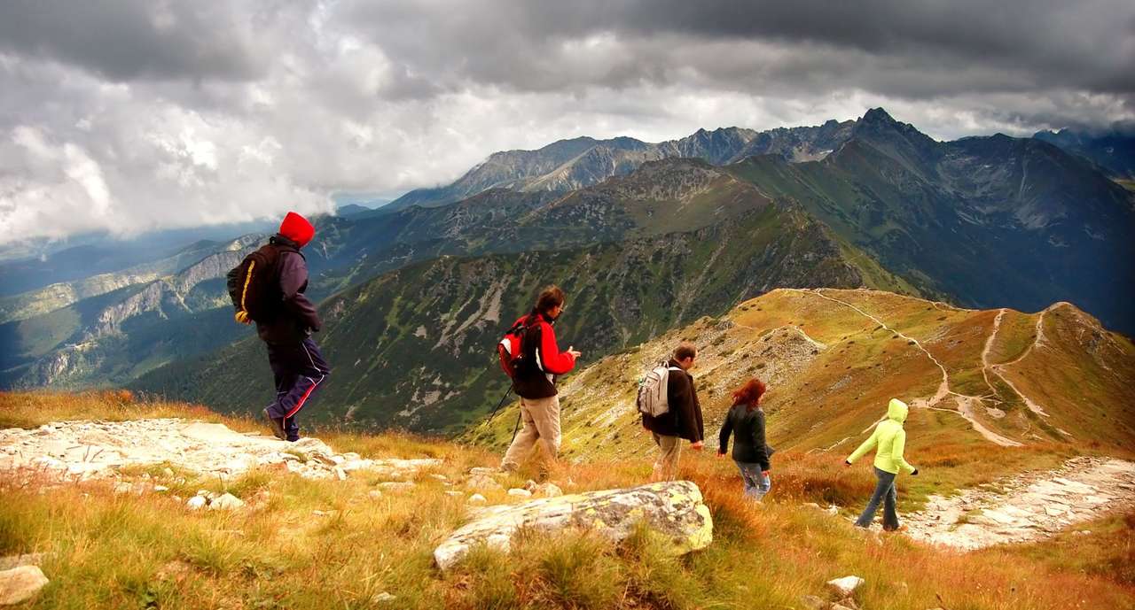 Туристи в Татра планина онлайн пъзел от снимка