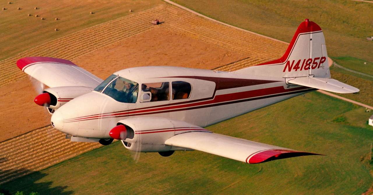 Piper Apache (PA-23-160) online puzzel