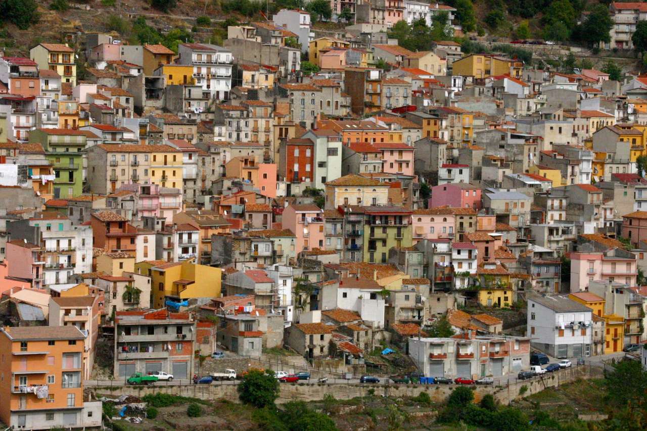 Pastelové domy v Seui (Itálie) online puzzle