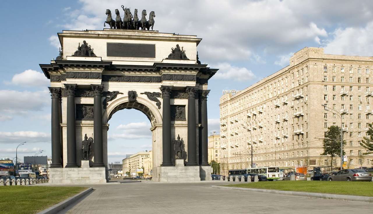 Triumphal arch in Moscow (Russia) puzzle online from photo