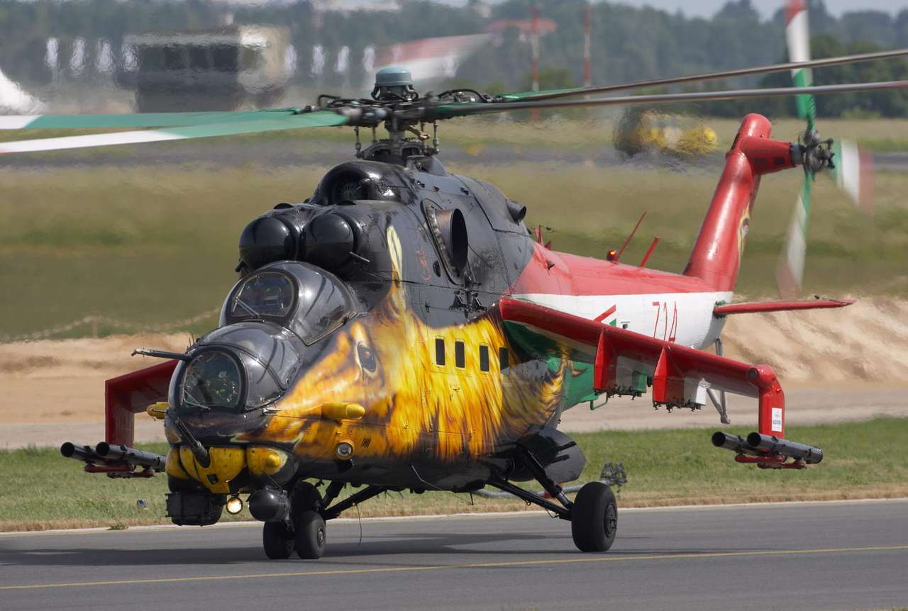 Mil Mi-24 pussel online från foto