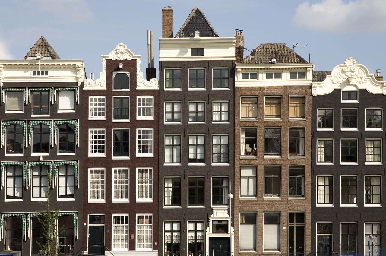 Дома у канала в Амстердаме (Нидерланды) онлайн-пазл