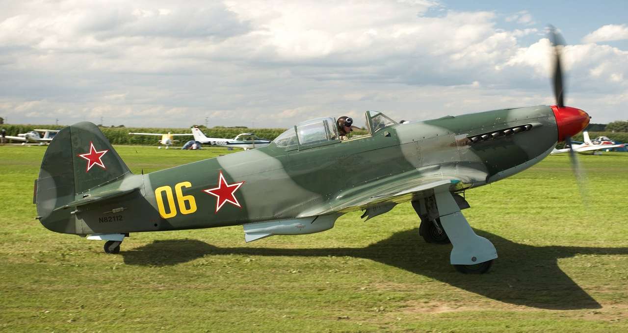 Yakovlev Yak-9 puzzle online a partir de fotografia