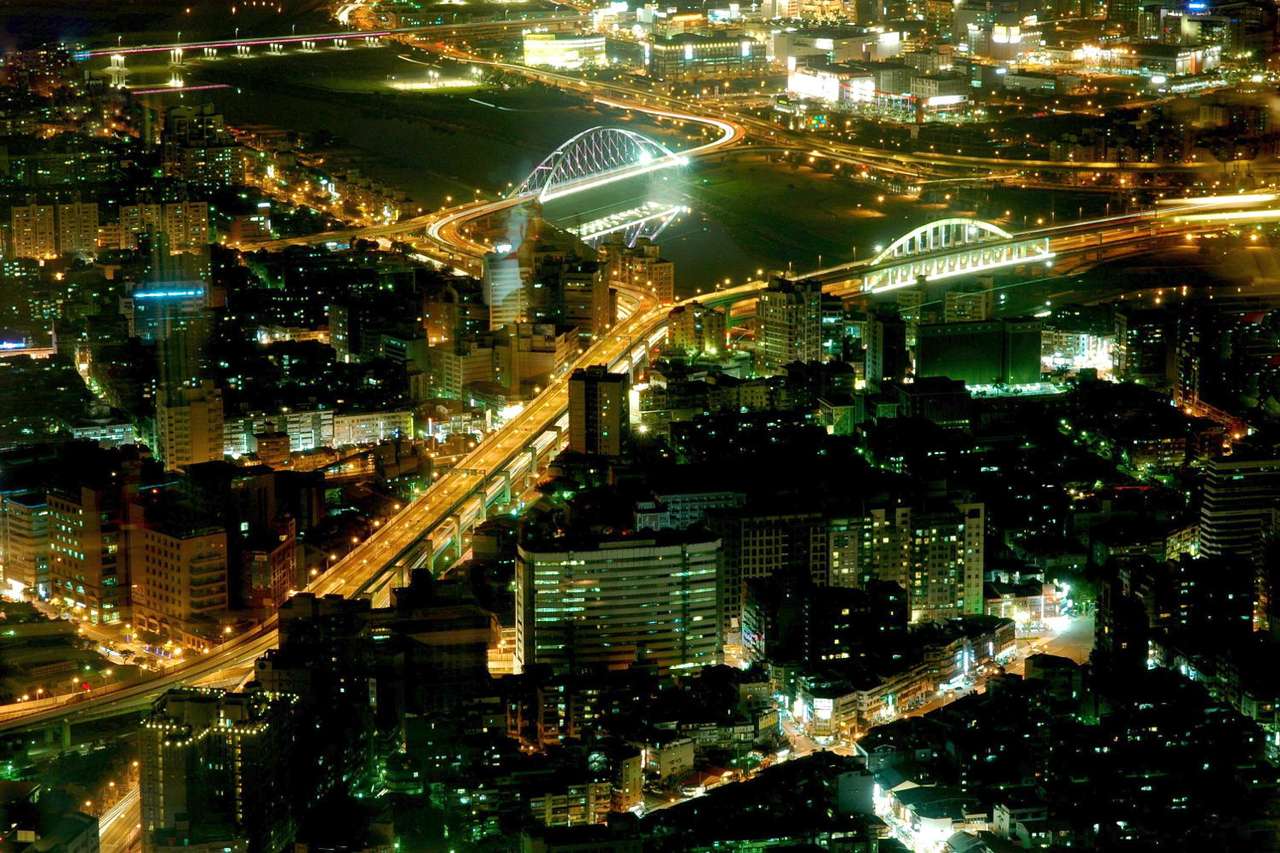 Vedere de noapte a Taipei (Taiwan) puzzle online din fotografie