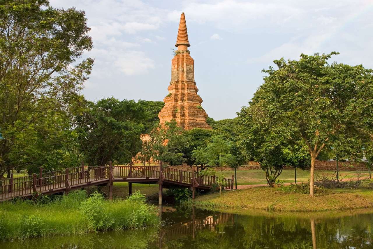 Vechiul templu din Ayutthaya (Thailanda) puzzle online din fotografie
