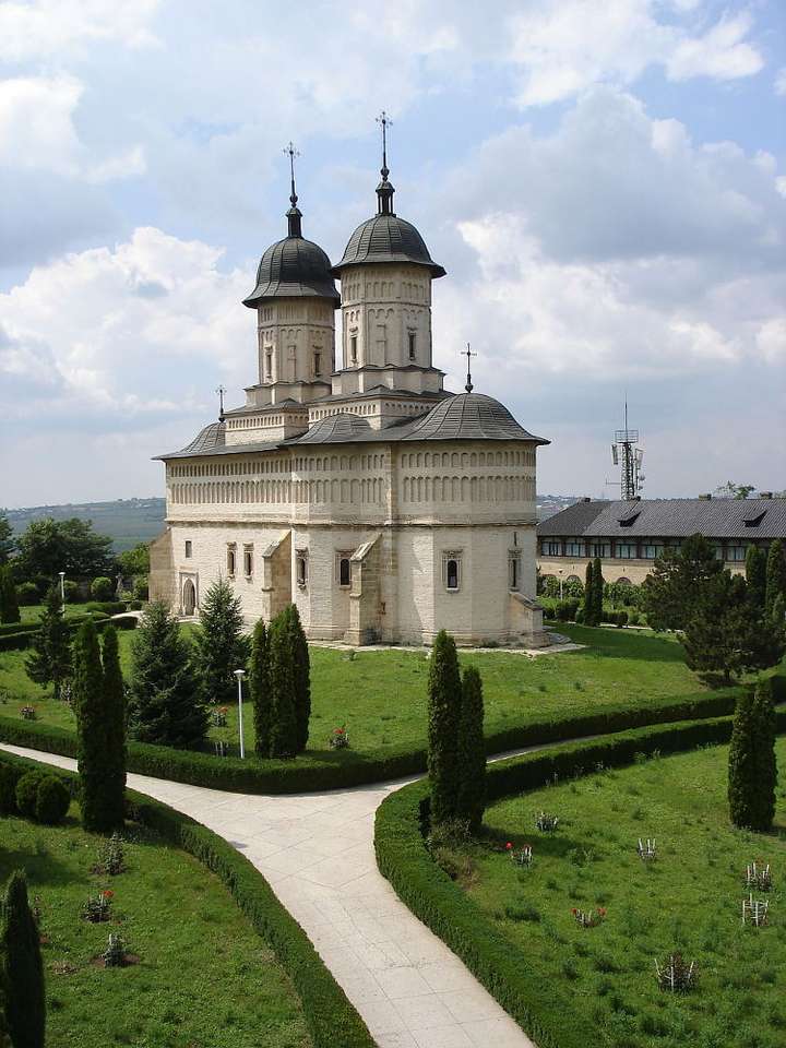Манастирът Cetatuia (Румъния) онлайн пъзел