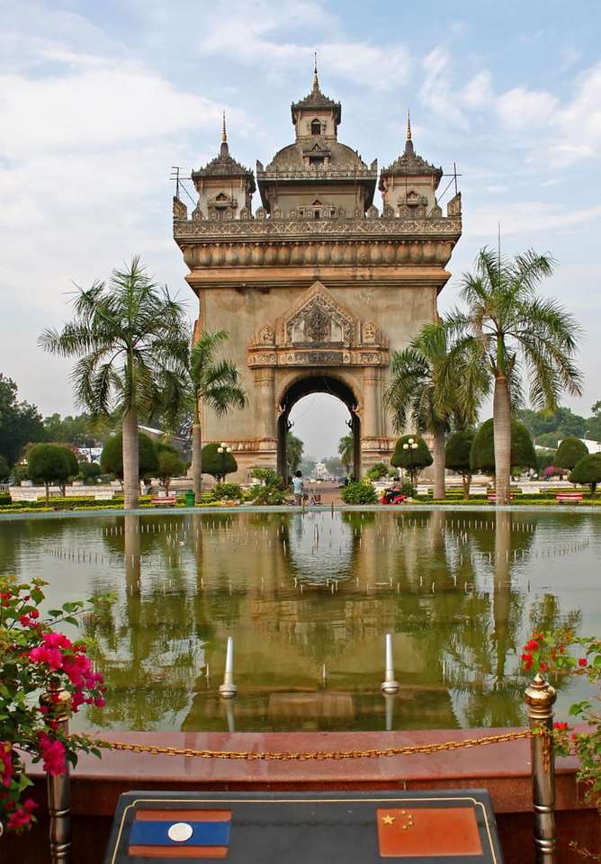 Patuxai (Laos) puzzle online from photo