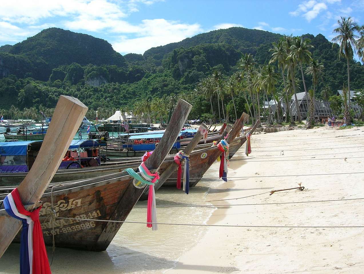 Boats on Ko Phi Phi Don (Thailand) online puzzle