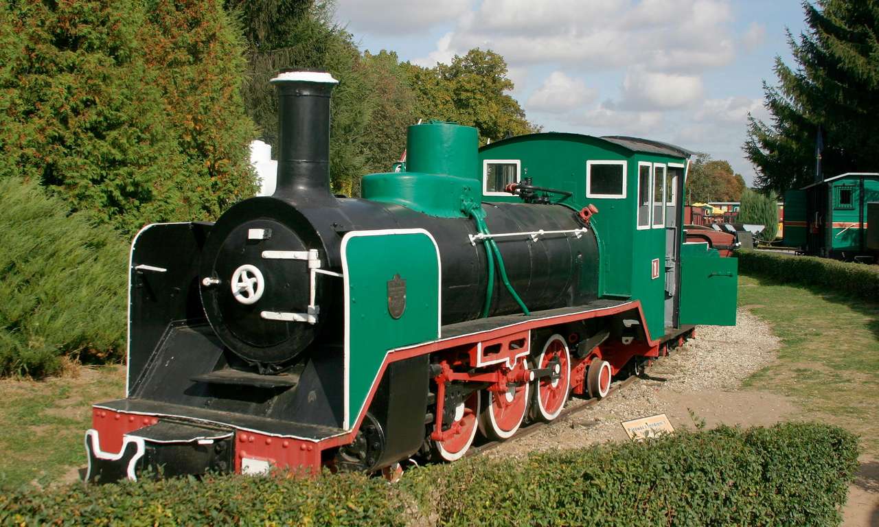 Narrow-gauge steam engine puzzle online from photo