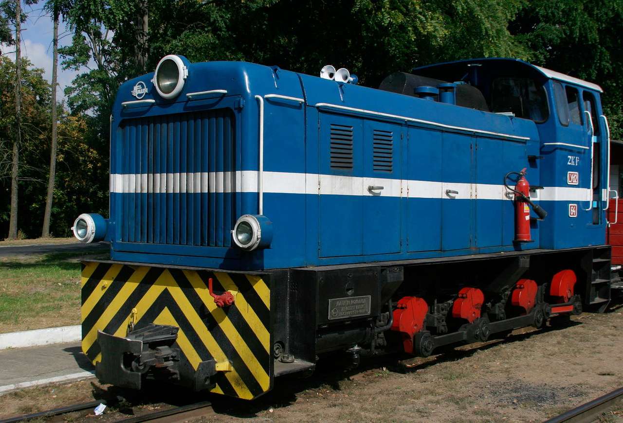 Narrow-gauge locomotive L30H puzzle online from photo