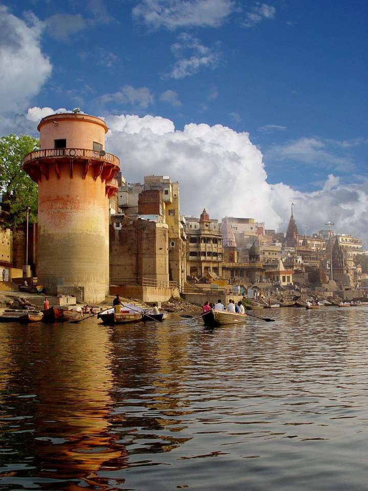 De rivier de Ganges in Varanasi (India) puzzel online van foto