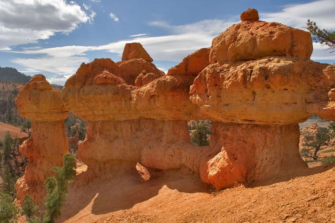 Sandstone formations in Red Canyon (USA) online puzzle