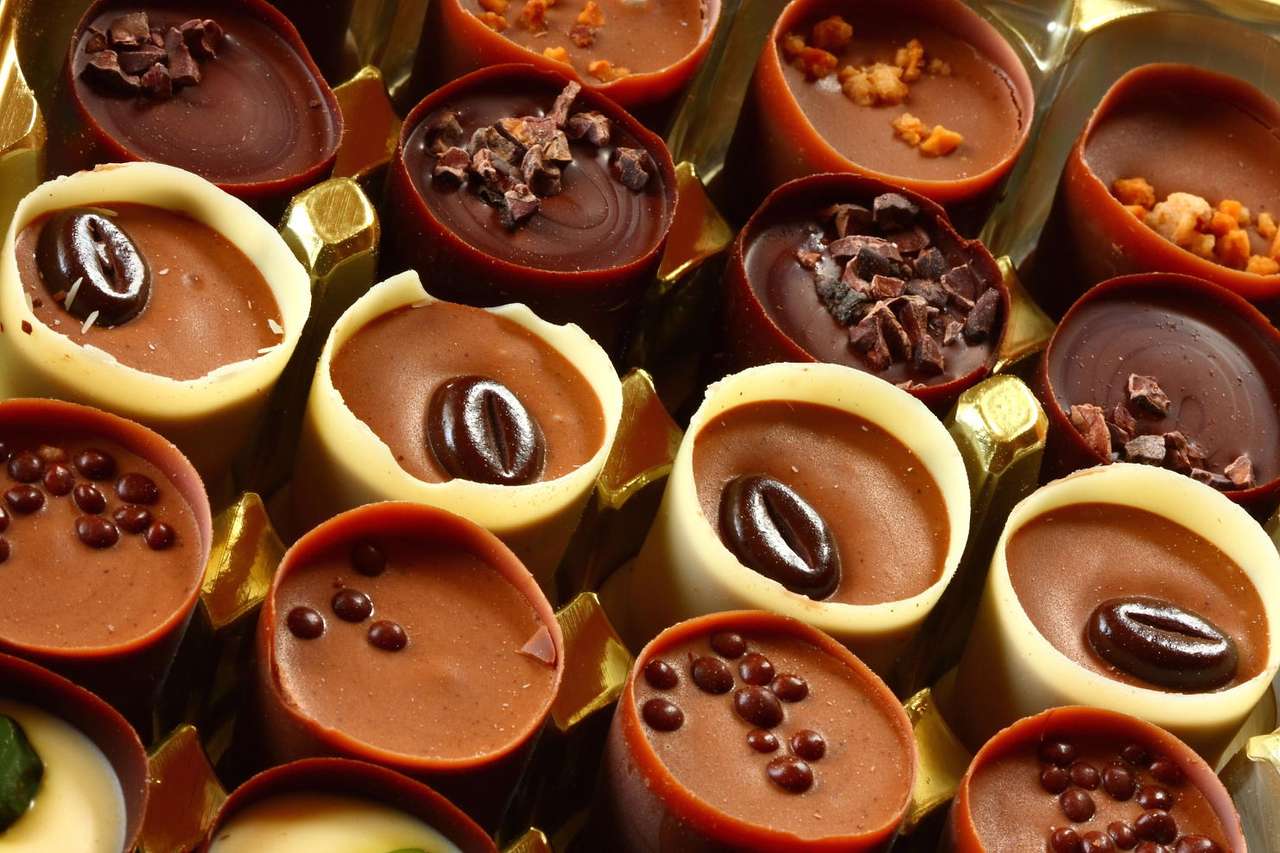 Cutie de ciocolată - cupe de ciocolată puzzle online din fotografie