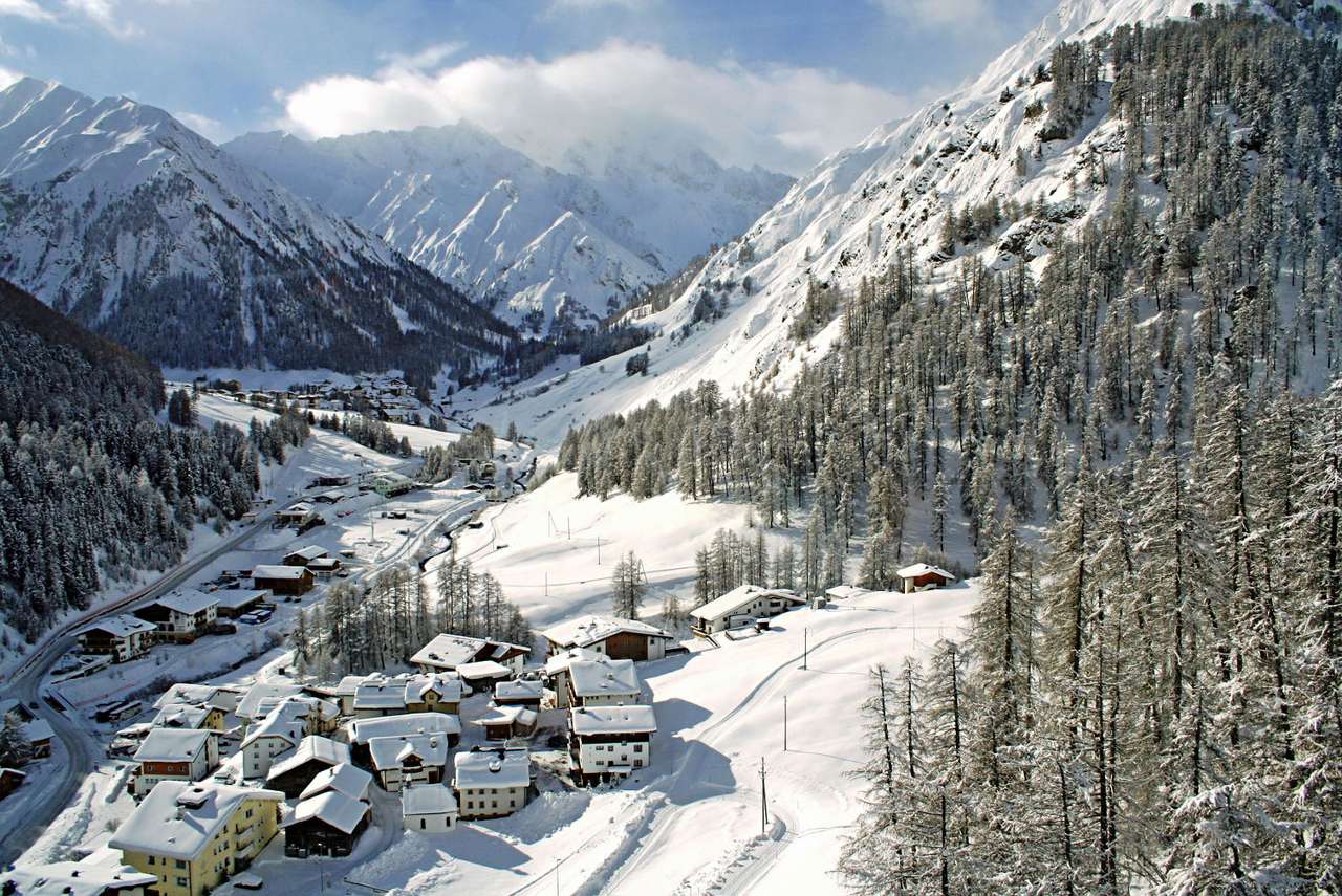 Vesnice na úpatí alpských vrcholů online puzzle