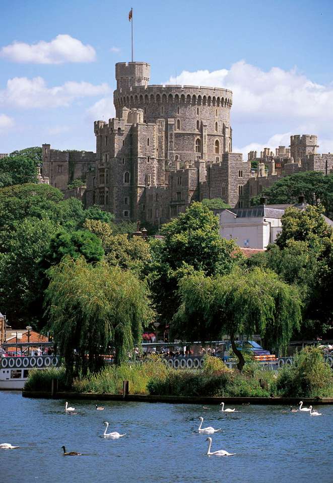Kerek torony a Windsor-kastélynál (Egyesült Királyság) online puzzle
