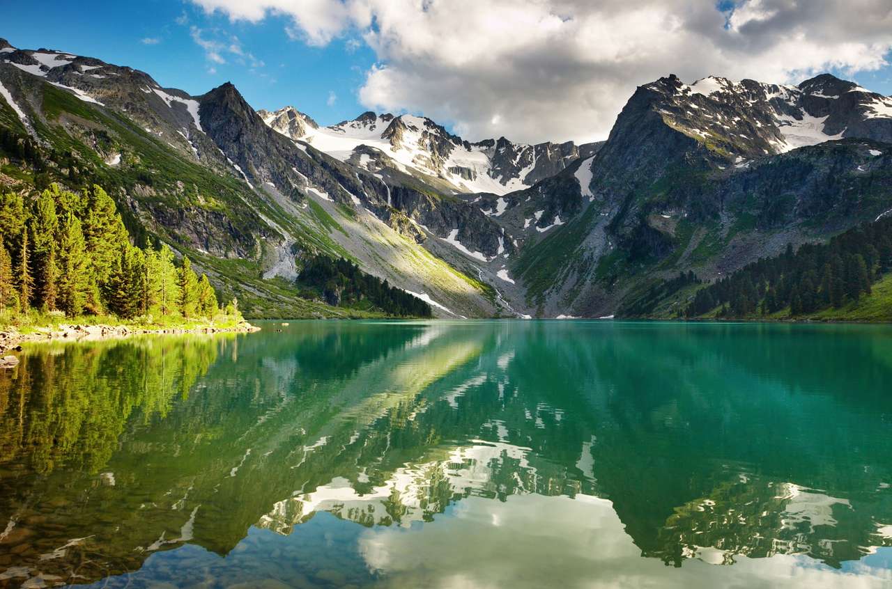 Озеро в горах Алтаю пазл онлайн