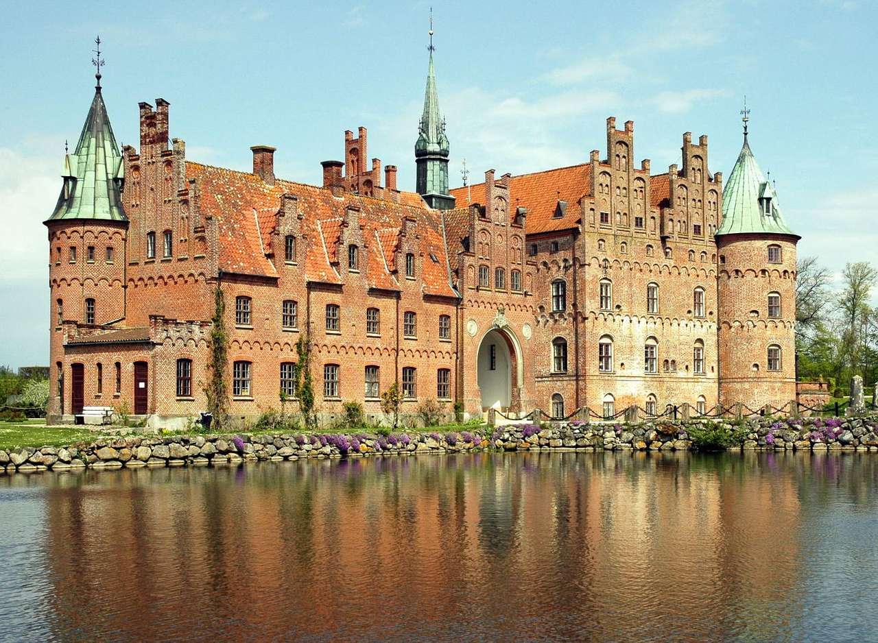 Château d'Egeskov (Danemark) puzzle en ligne à partir d'une photo