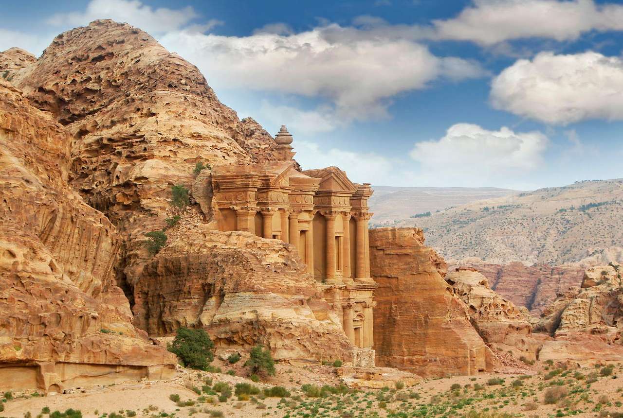 Kloster i ruinerna av Petra (Jordanien) pussel online från foto