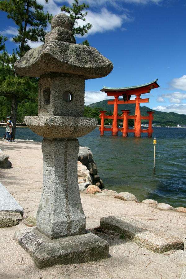 Brána Torii na ostrově Mijadžima (Japonsko) puzzle online z fotografie