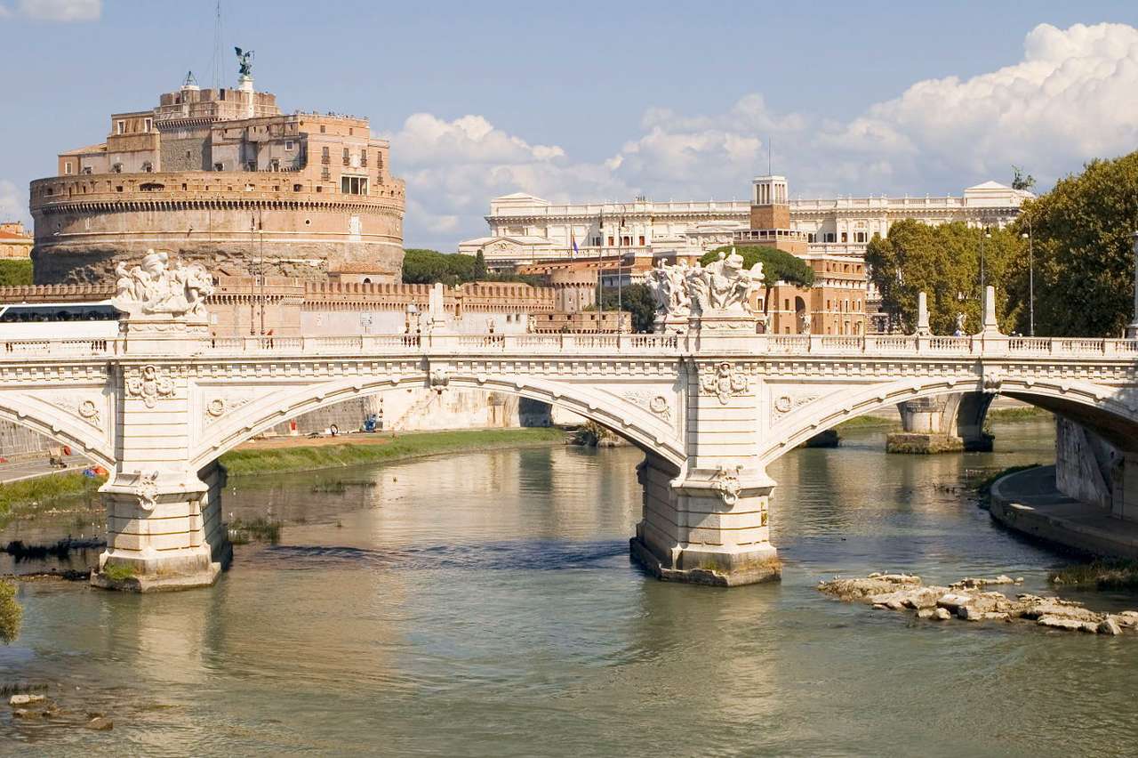 St Angel Bridge och Castle i Rom (Italien) Pussel online