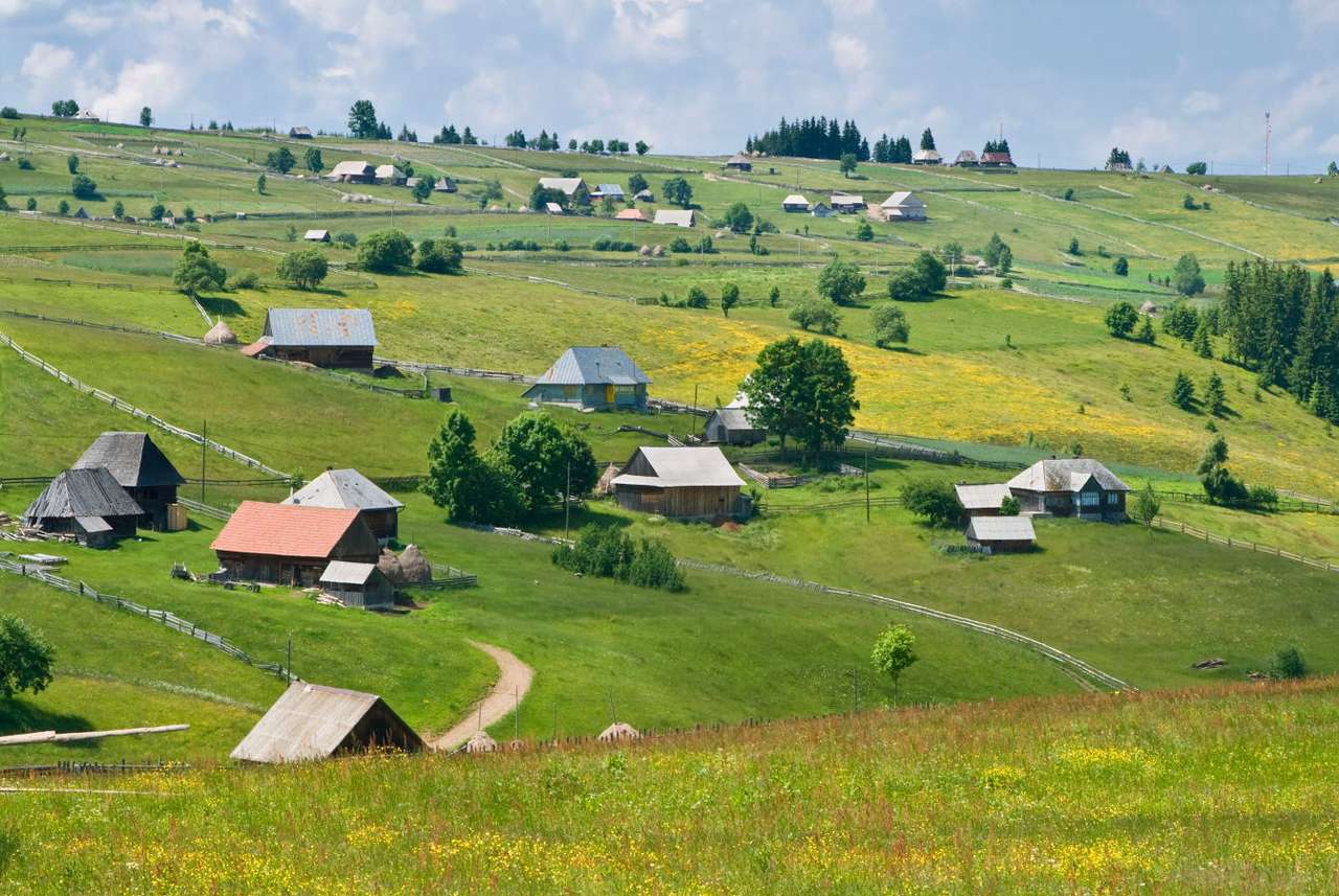 Pueblo de las montañas Apuseni (Rumanía) rompecabezas en línea