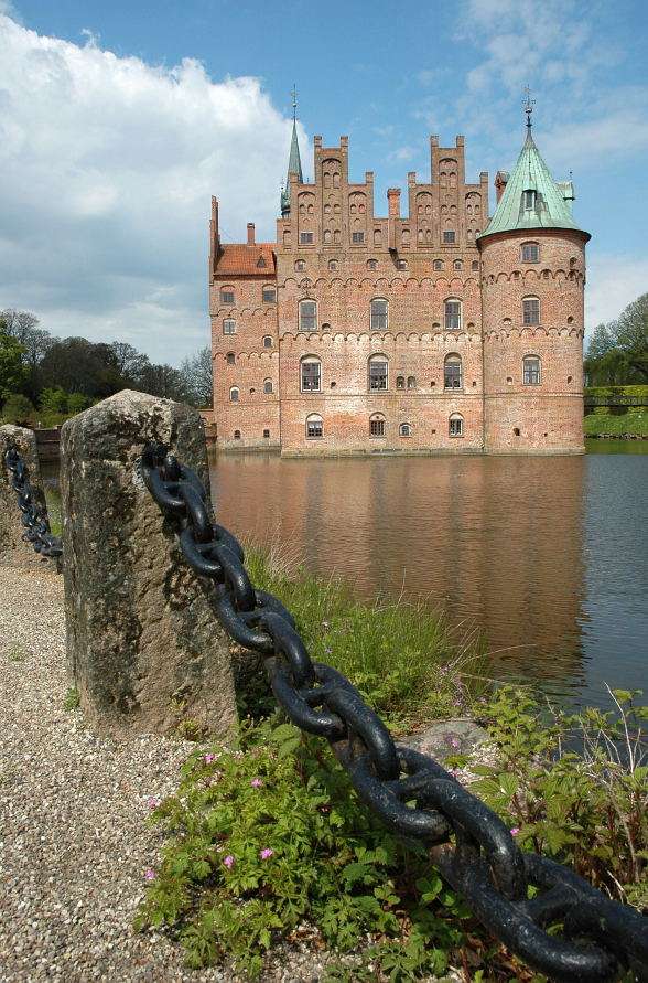 Panorama der Burg Egeskov (Dänemark) Online-Puzzle