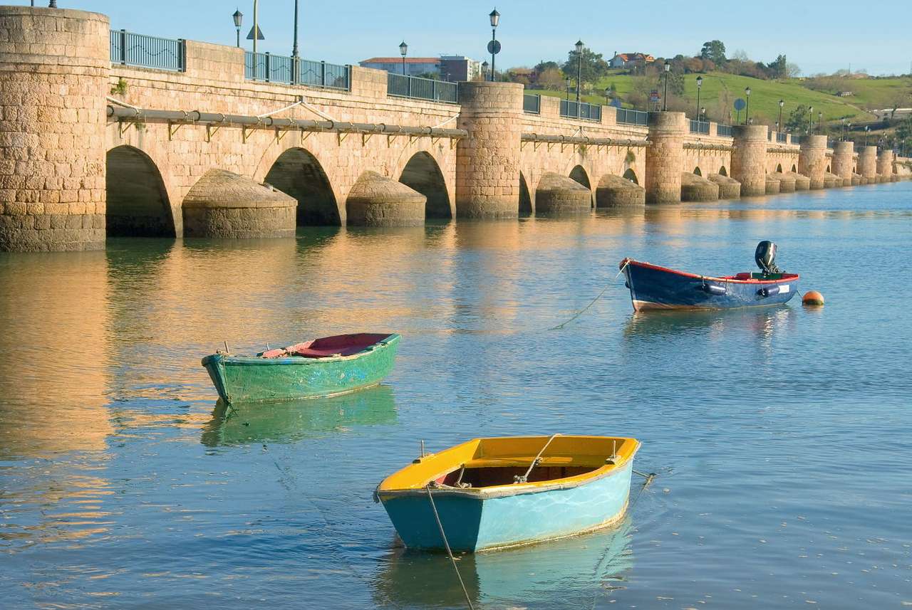 Maza Bridge in San Vicente de la Barquera (Spanje) puzzel online van foto