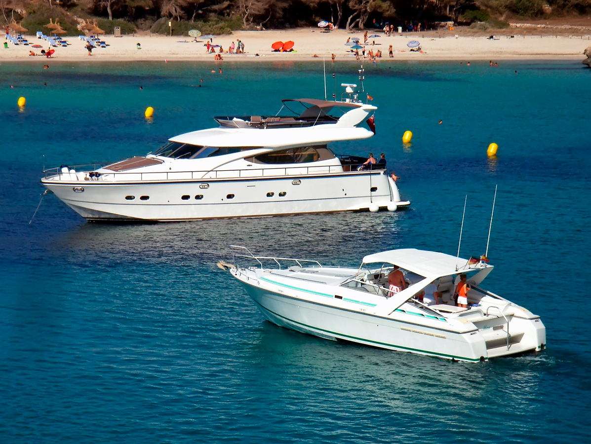 Yachts de luxe puzzle en ligne à partir d'une photo