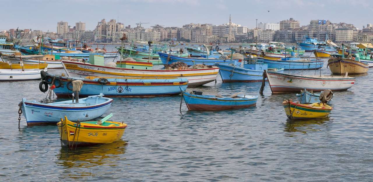 Kilátás a kikötőre Alexandriában (Egyiptom) online puzzle