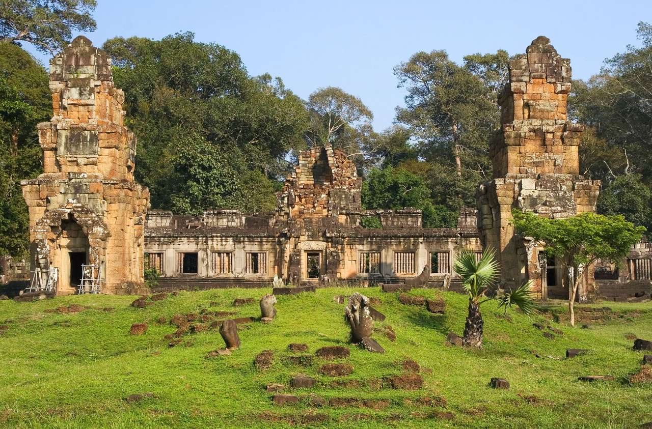 Ruines de Prasat Suor Prat à Angkor Thom (Cambodge) puzzle en ligne