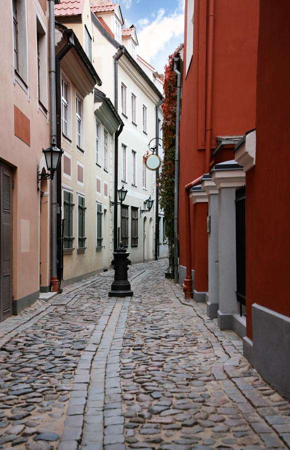 Малка уличка в Рига (Латвия) онлайн пъзел