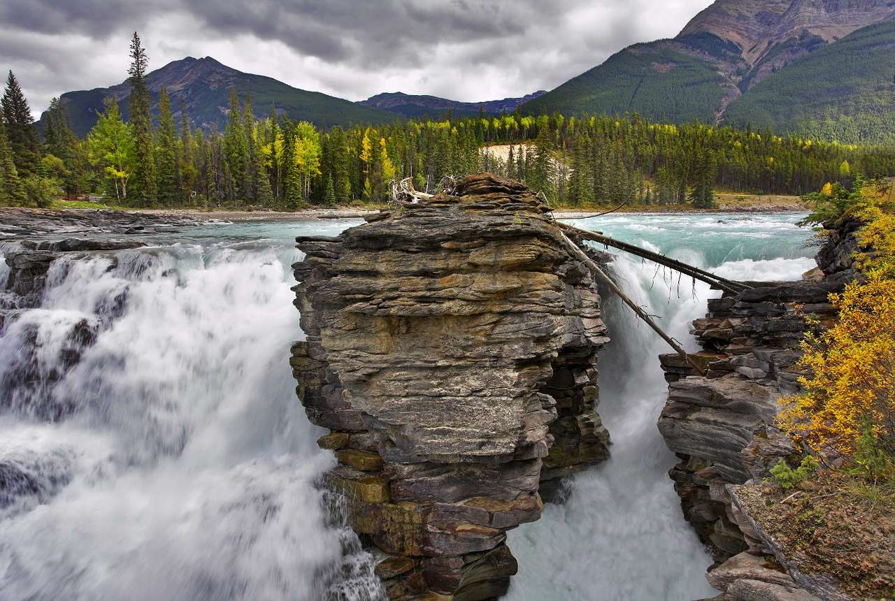 Водопадите Атабаска (Канада) онлайн пъзел от снимка