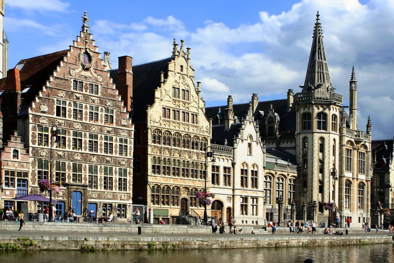 Hyreshus vid kanalen i Gent (Belgien) pussel online från foto