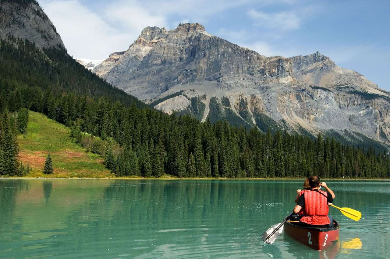 Emerald Lake no Parque Nacional Yoho (Canadá) puzzle online a partir de fotografia