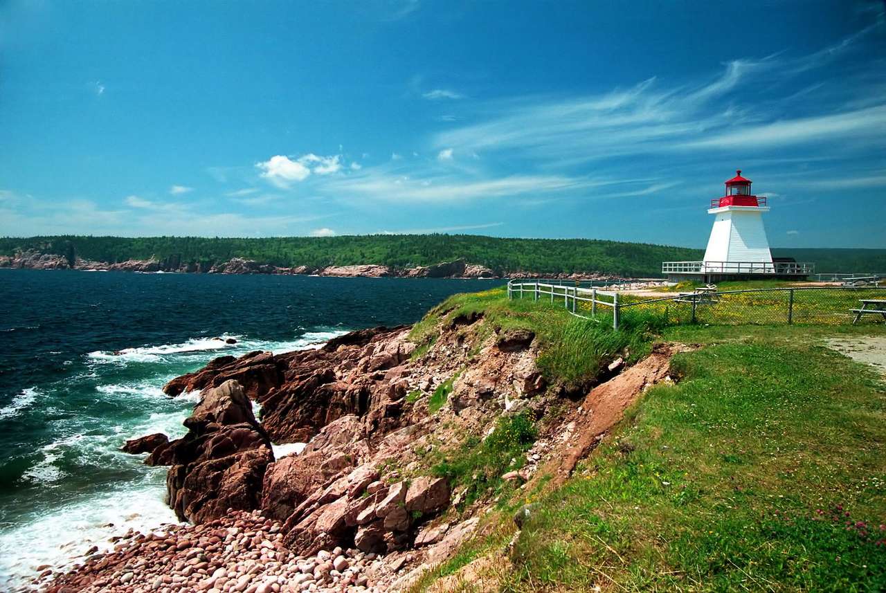 Lighthouse in Gaspé (Canada) puzzle online from photo