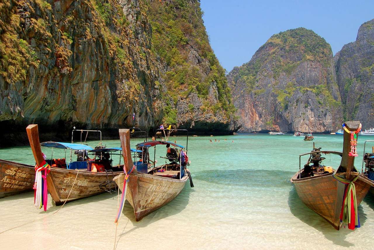 Traditionelle thailändische Langschwanzboote in Leonardo Bay (Thailand) Online-Puzzle vom Foto
