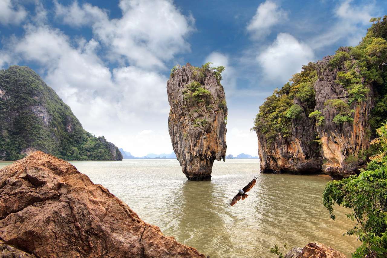 Ilha James Bond (Tailândia) puzzle online a partir de fotografia
