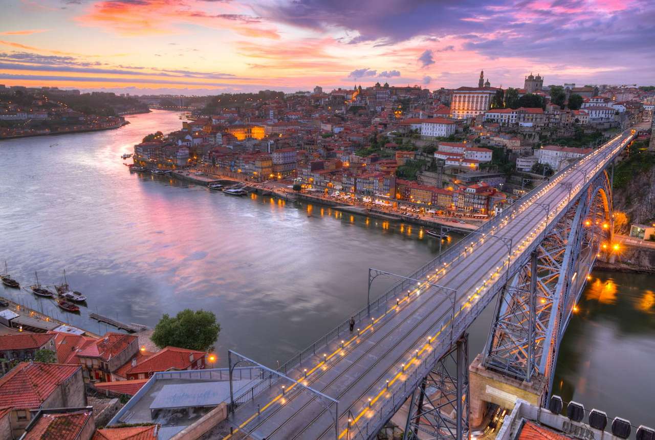 Panorama över Porto vid floden Duero (Portugal) Pussel online