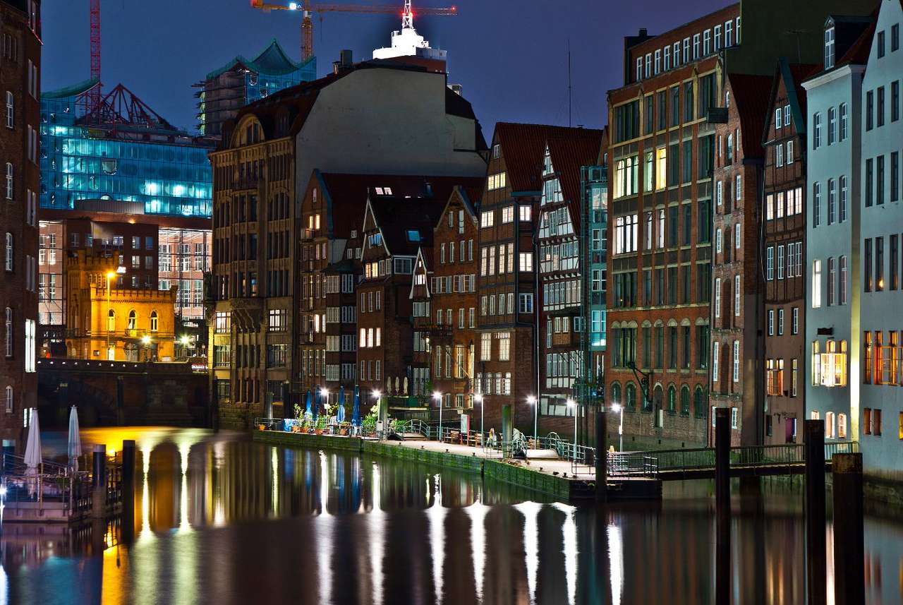 Port district in Hamburg (Germany) puzzle online from photo