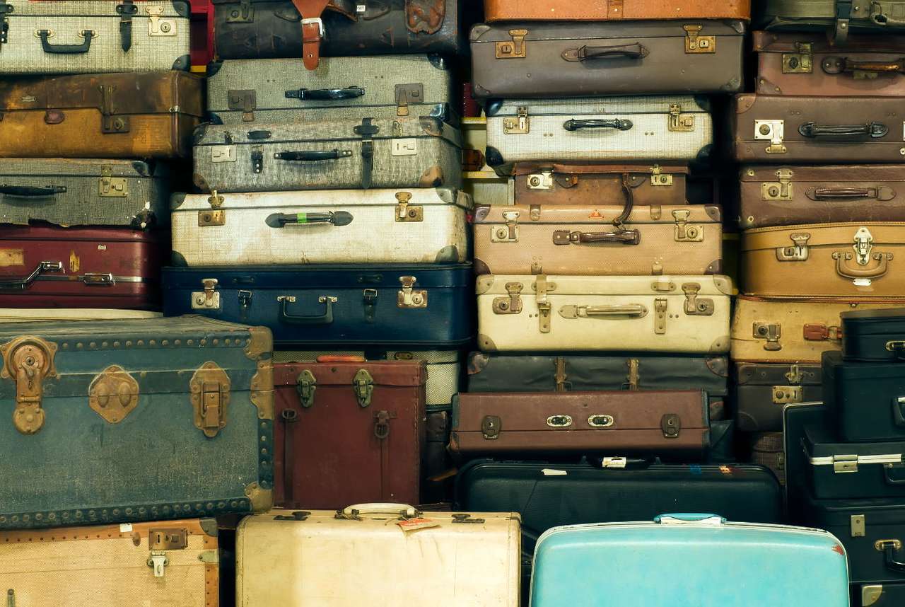 Collection of old suitcases online puzzle